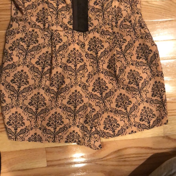 Salmon and black mesh romper. - Picture 3 of 8